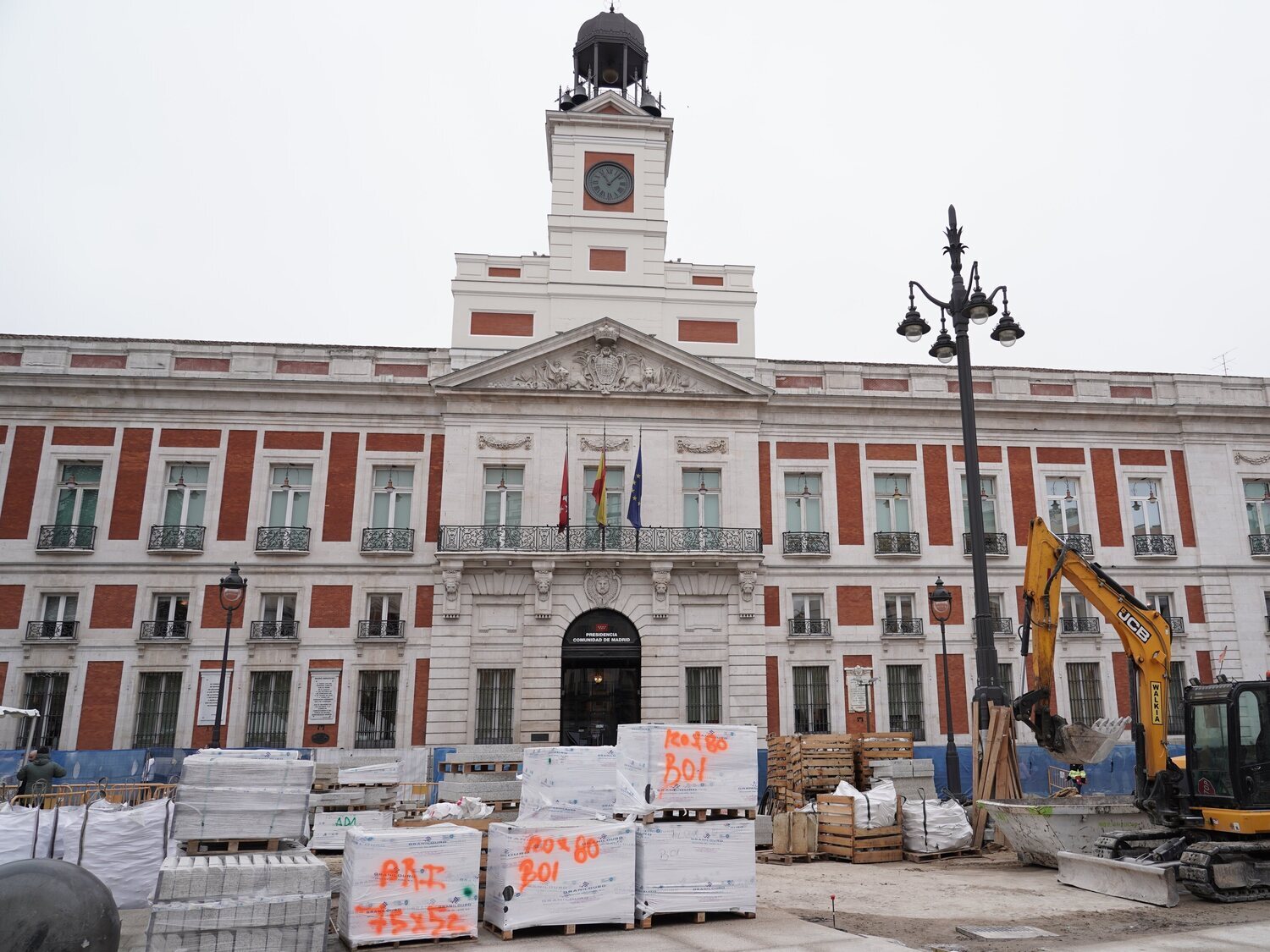 La reapertura de la Puerta del Sol promueve un aluvión de críticas contra Almeida: "Es una chapuza"