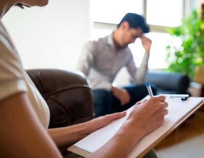 La denuncia de una doctora en Madrid: no puede ofrecer una consulta psicológica hasta noviembre de 2024