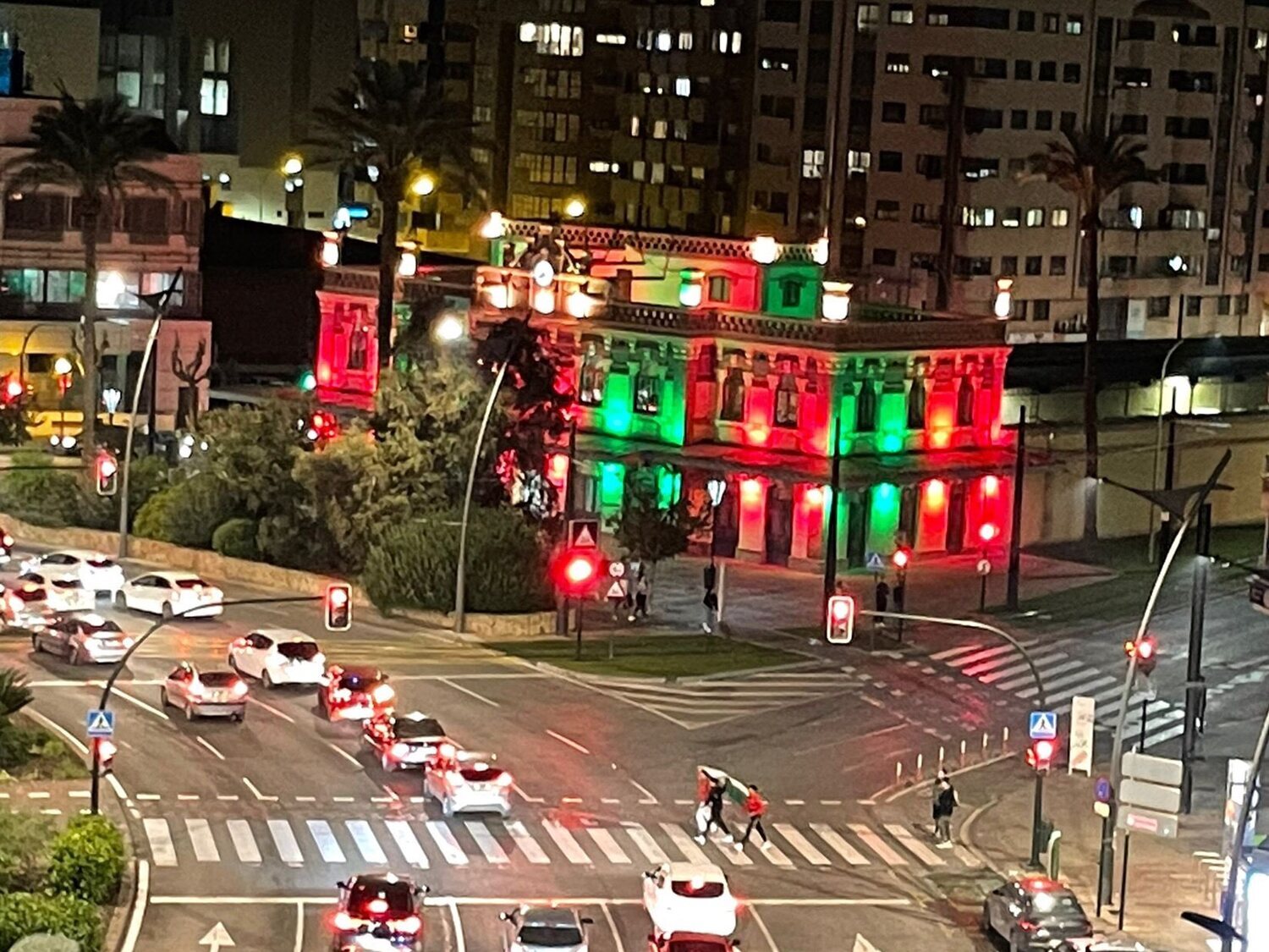 PP y VOX difunden el bulo de que el Ayuntamiento de Murcia iluminó una fachada con la bandera de Marruecos