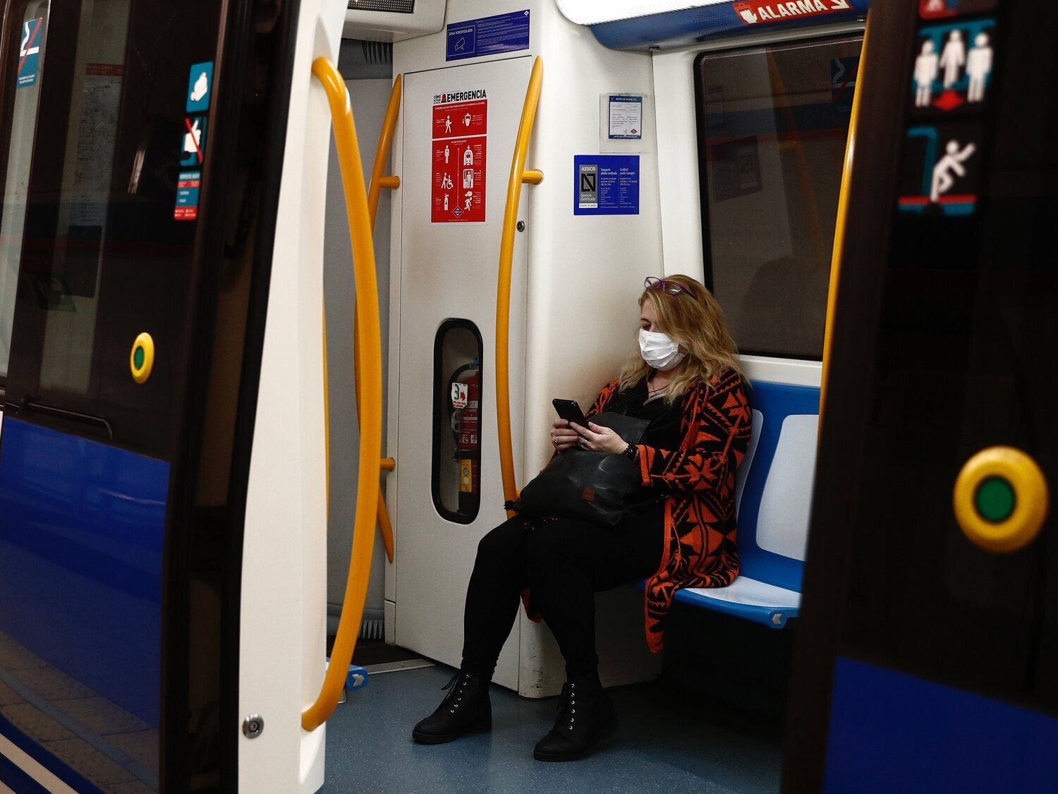 La mascarilla seguirá siendo obligatoria en el transporte público en España