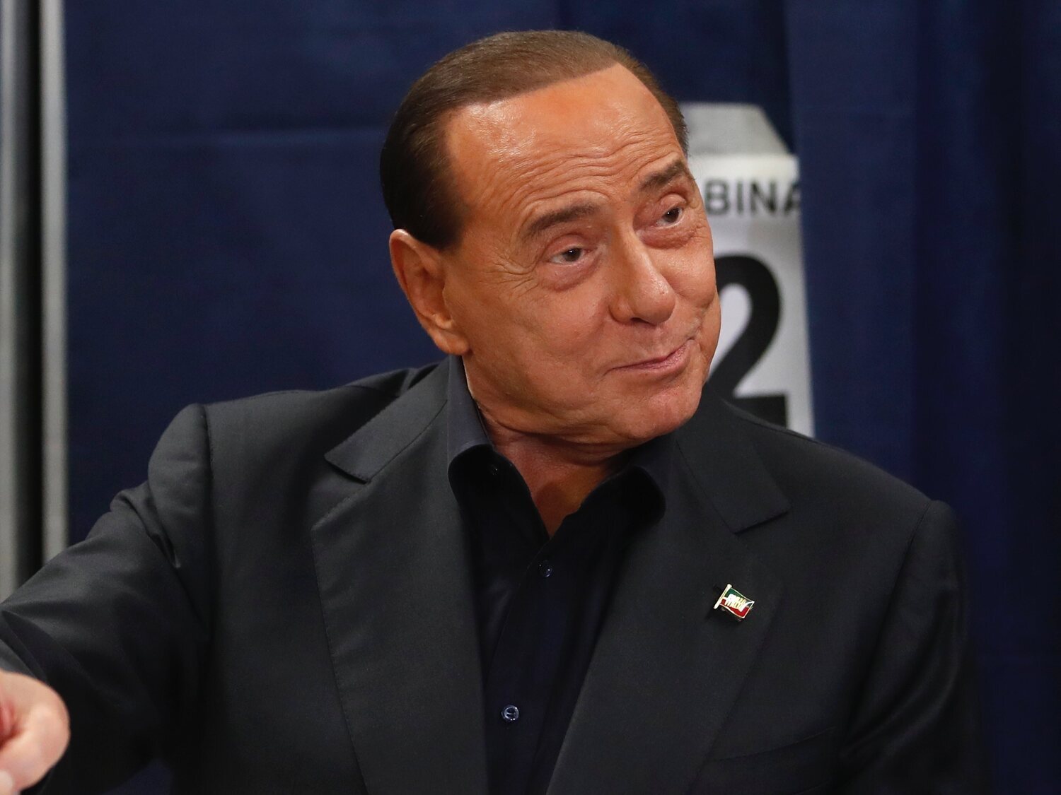 Berlusconi promete "un autobús lleno de prostitutas" a los jugadores de su equipo de fútbol