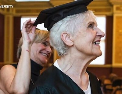 Una mujer de 90 años se gradúa 71 años después de comenzar la universidad
