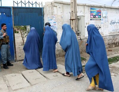 Los talibanes prohíben a las mujeres estudiar en la universidad en Afganistán