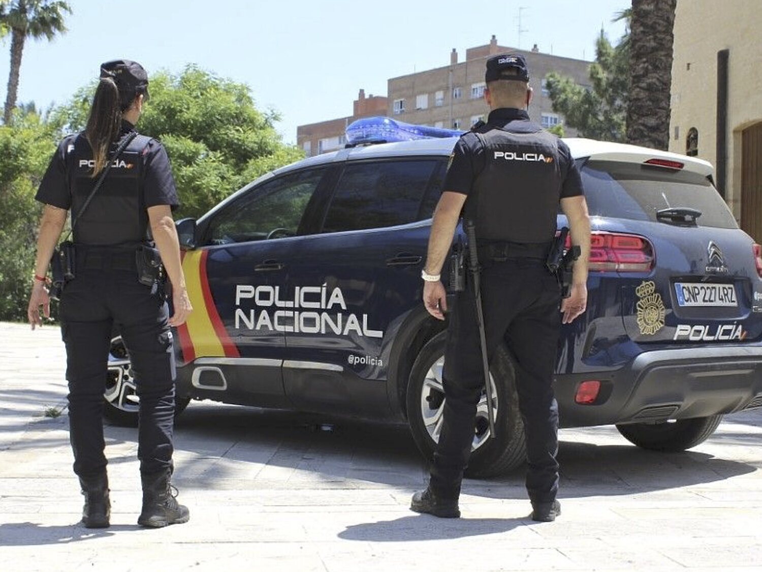 Un hombre se atrinchera en su casa de Murcia y enfrenta a un equipo de GEO