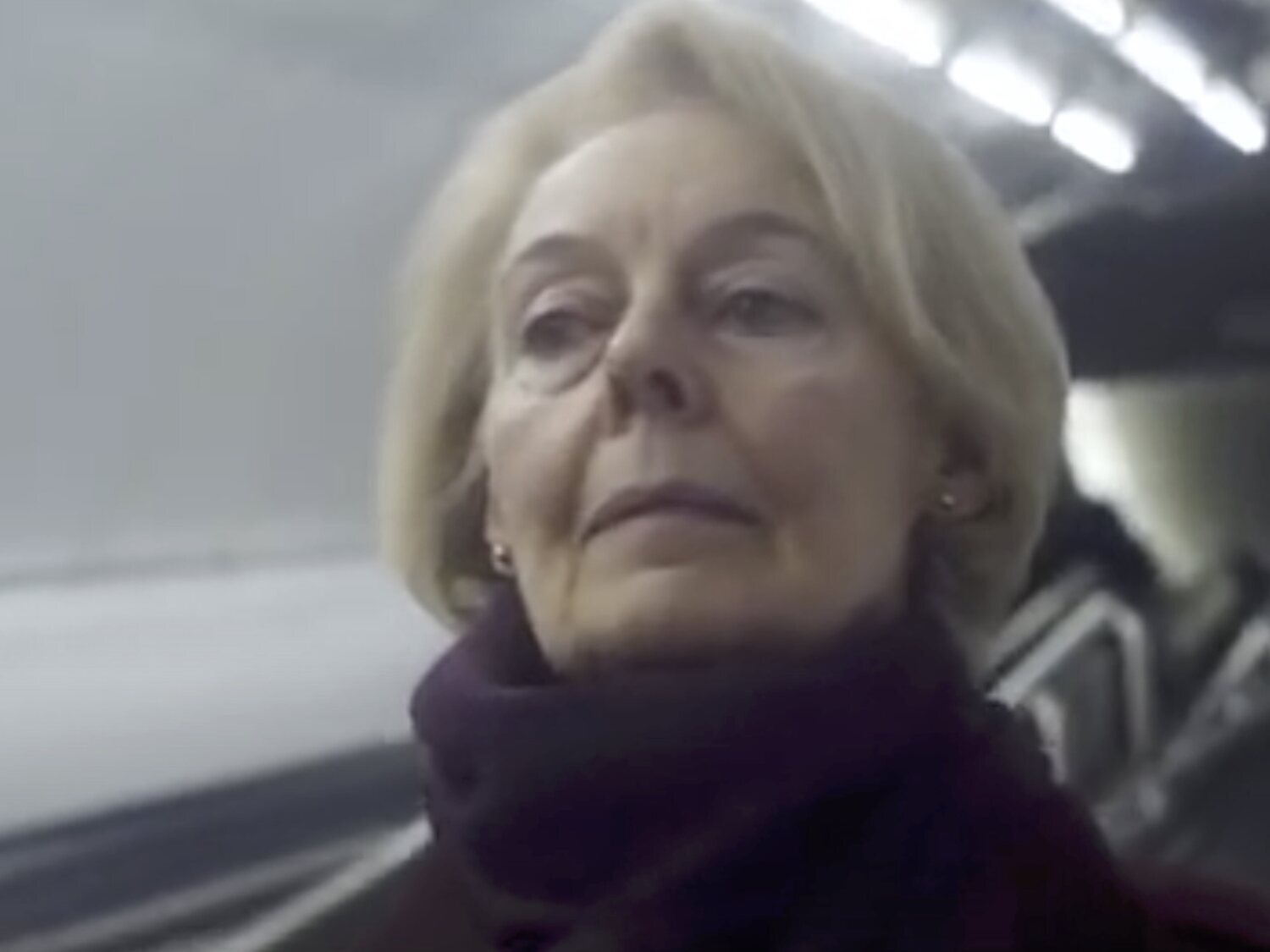 Una mujer acude cada día al metro de Londres para oír por megafonía la voz de su marido fallecido