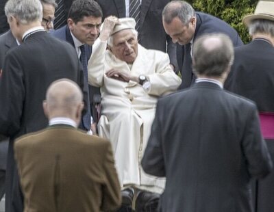 El Papa pide una "oración especial" por Benedicto XVI porque se encuentra "muy enfermo"
