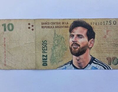 Artista pinta la cara de Messi en un billete y se lo quieren comprar por cientos de euros