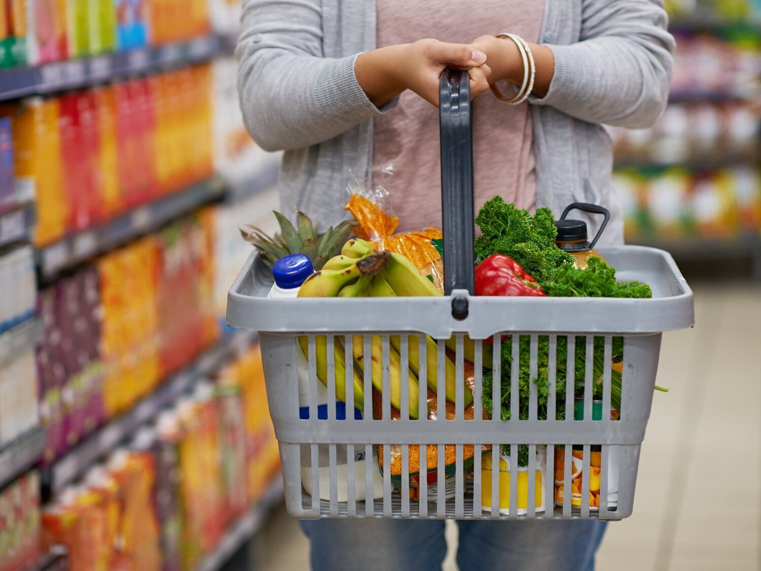 FACUA denuncia a estas 8 cadenas de supermercados por no repercutir la bajada del IVA en sus precios