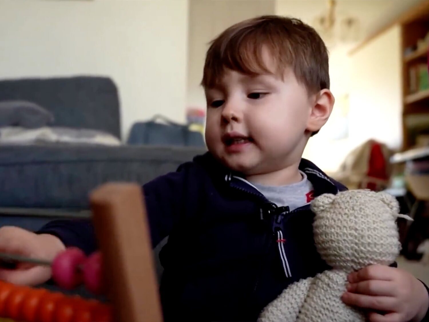 Un niño de 4 años aprende solo a leer en varios idiomas, incluido el mandarín