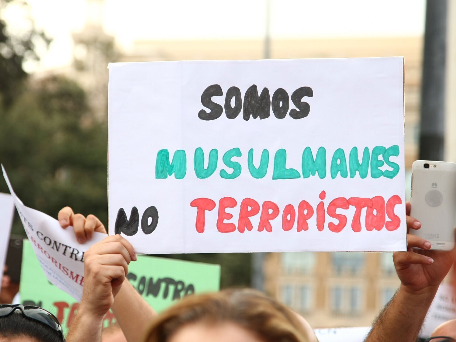 "Un par de frases para meterme en el mismo saco": una escritora marroquí desmonta el discurso de VOX contra la inmigración