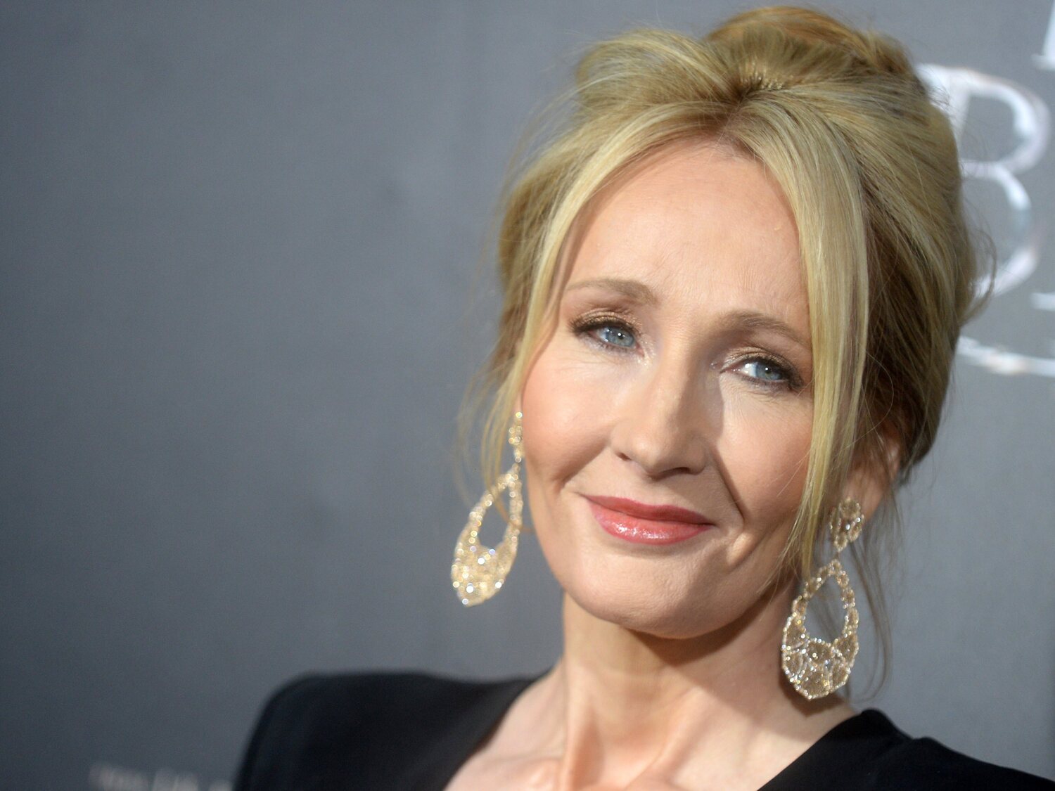 J.K. Rowling se siente "incomprendida" por sus comentarios tránsfobos