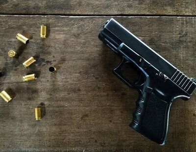 Muere un niño de tres años al dispararse en la cara con la pistola de su padre