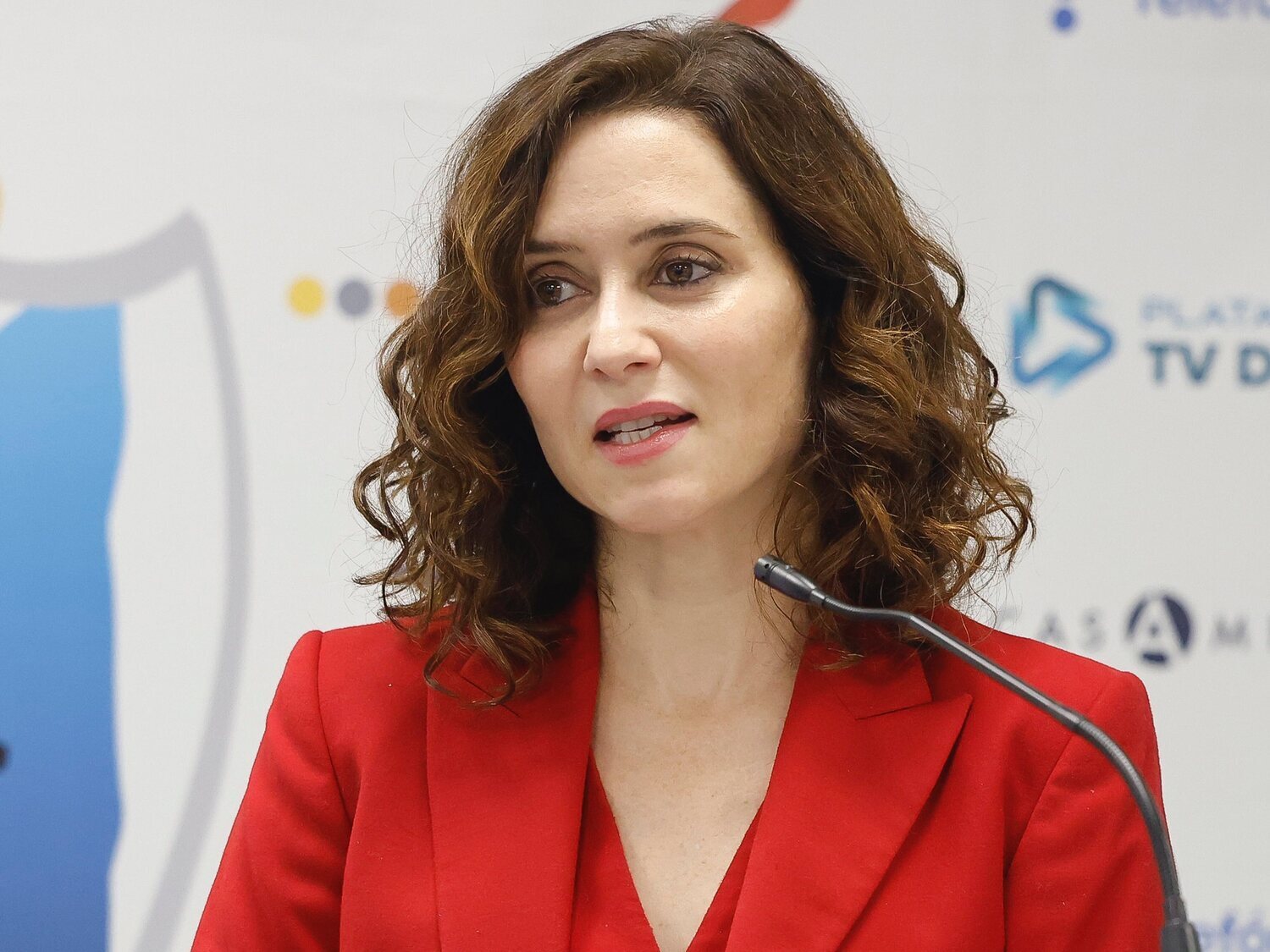 La realidad del teléfono 'antiokupas' de Ayuso: solo 6 llamadas al día y un 94% de casos sin traslado a la Policía