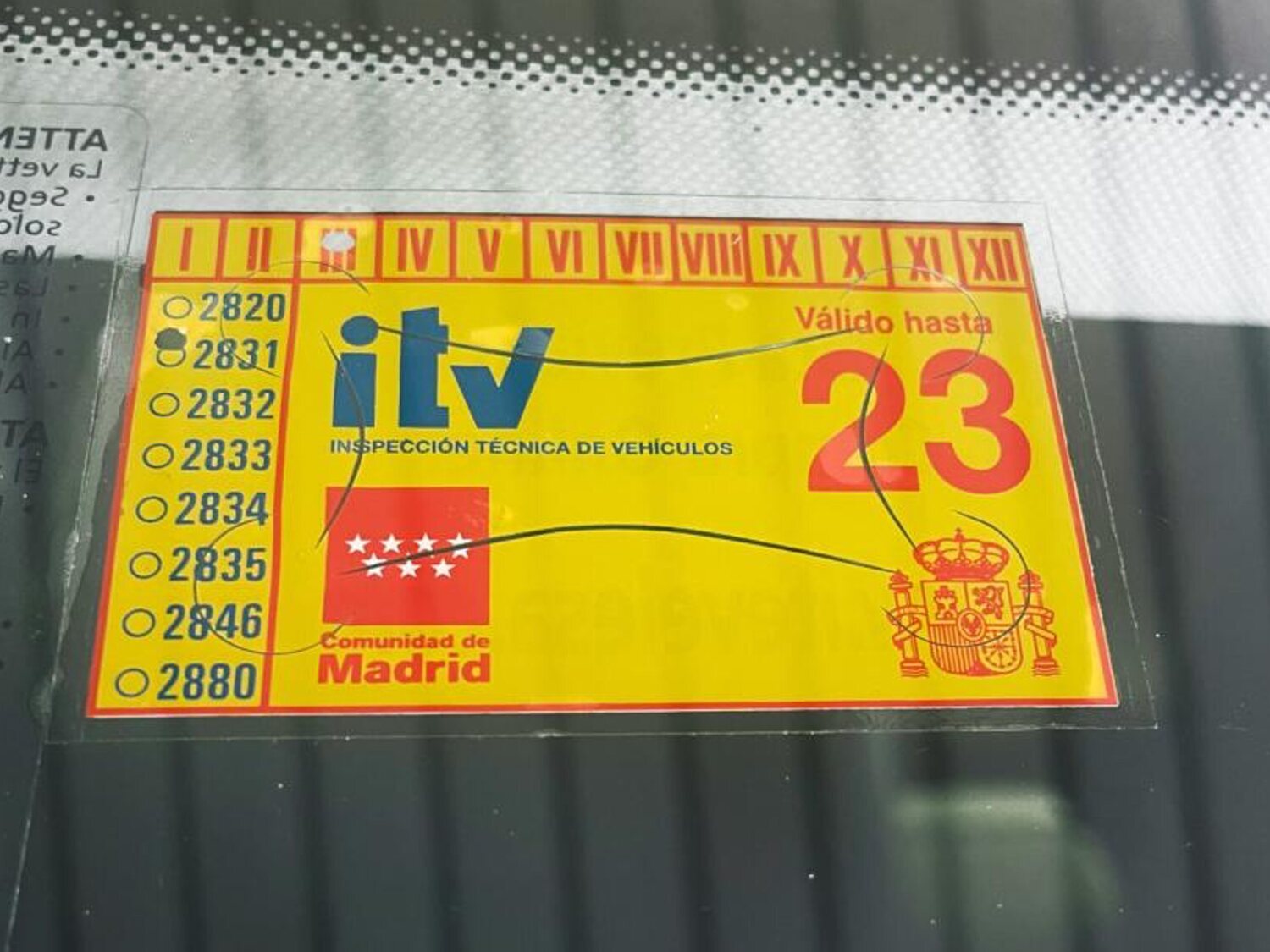 El significado del color de la pegatina de la ITV