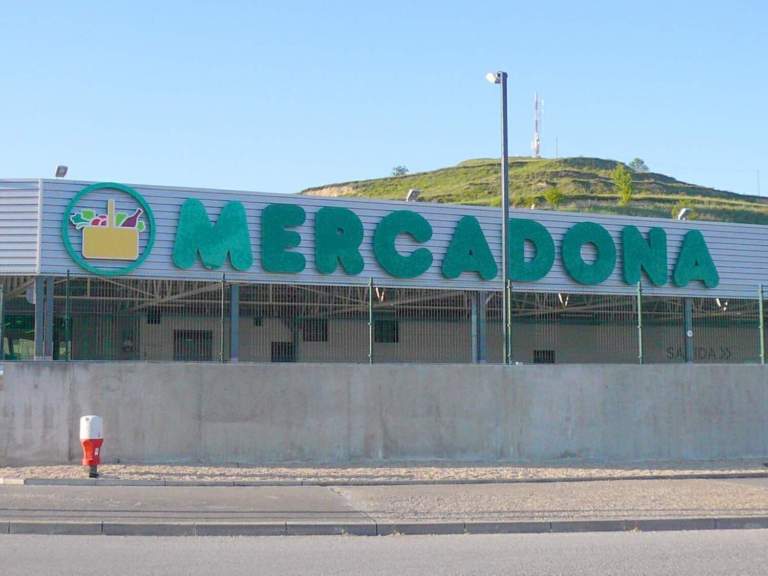 Mercadona retira de la venta estos refrescos, chocolates, yogures, patatas fritas y otros productos de sus supermercados