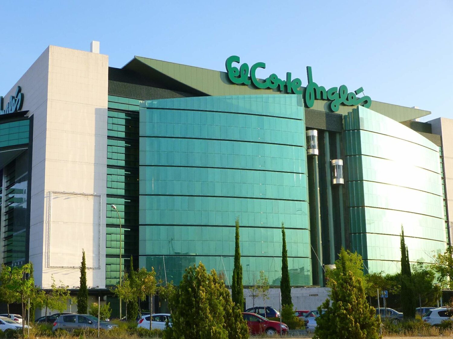 El plan de reestructuración laboral de El Corte Inglés afectará a 2.324 trabajadores