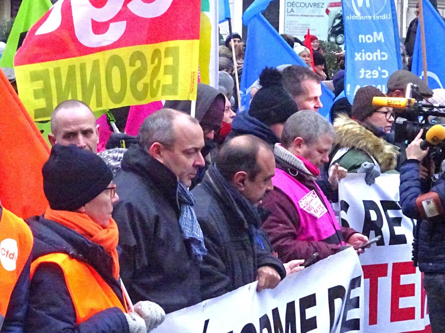 El principal líder sindical francés considera a España como modelo para las negociaciones en su crisis social