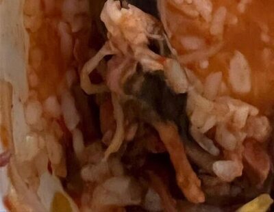 Una pareja cena en este popular restaurante y se encuentra el cuerpo de una rata muerta en un plato de sopa