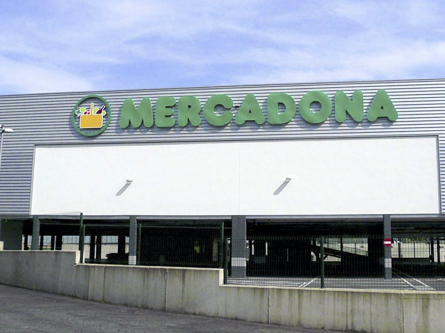 Mercadona retira estas pizzas, galletas, caldos, geles, bebidas o pastas: ya no podrás comprarlos en sus supermercados