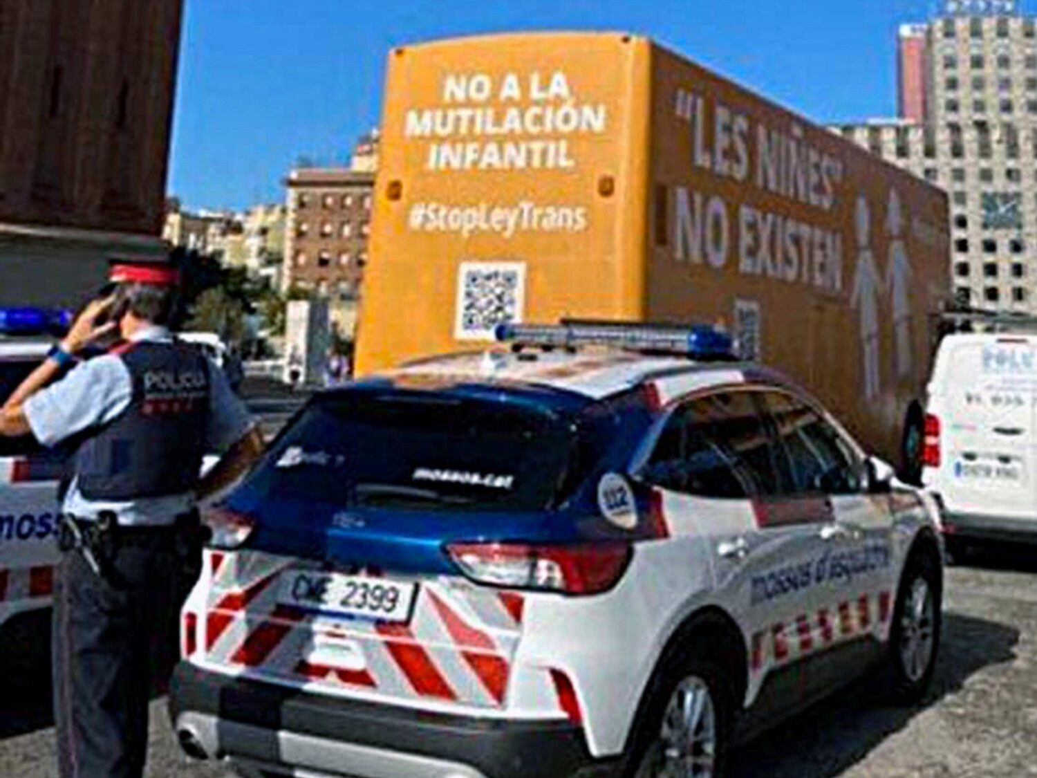 El Govern multa con 20.000 euros a Hazte Oír por circular un autobús con un mensaje de odio contra las personas trans