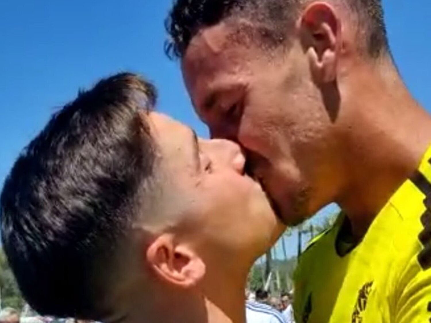 Alberto Lejárraga, portero del Marbella CF, hace pública su homosexualidad tras el ascenso de su equipo