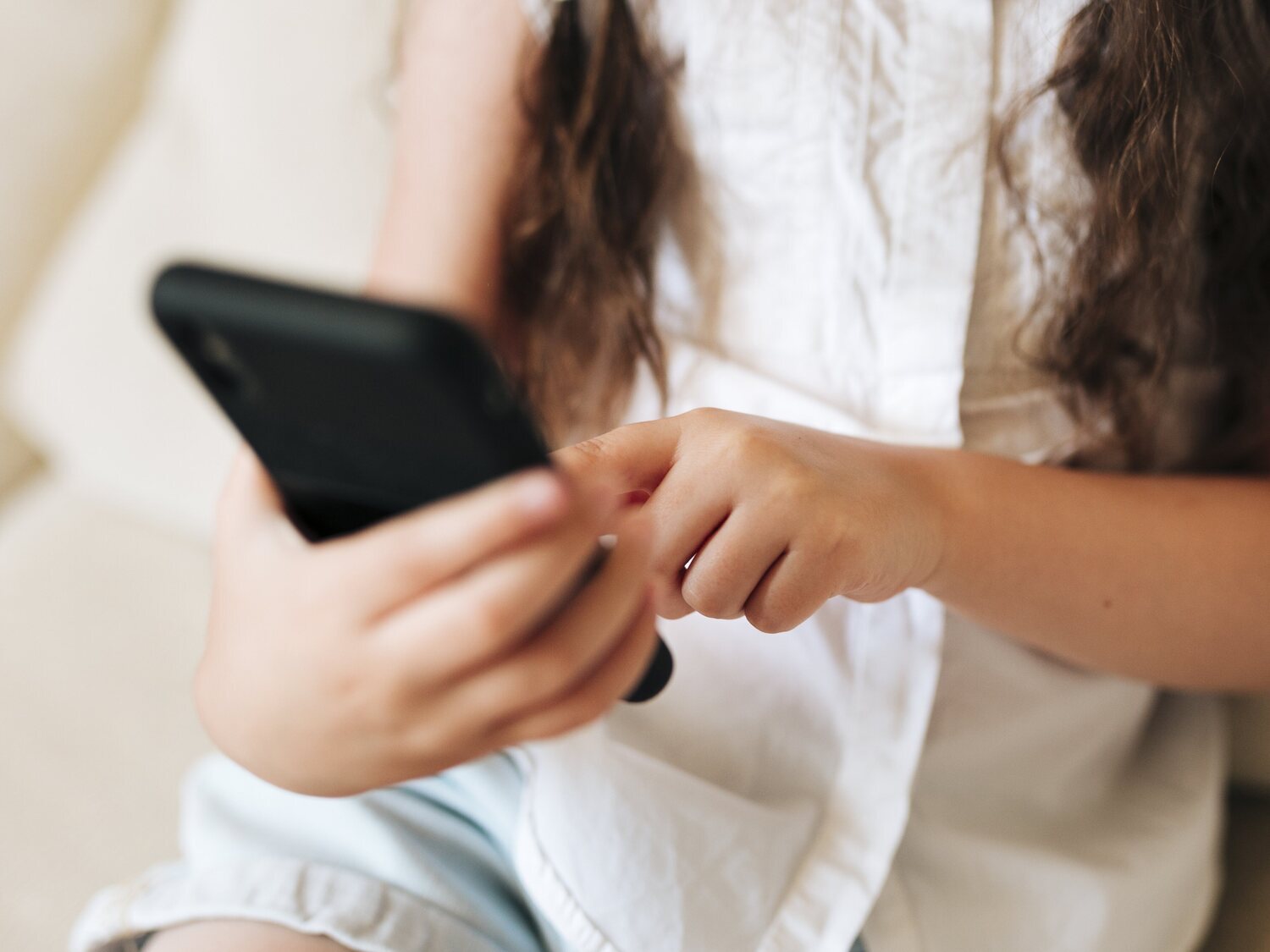 Las niñas en España comienzan a sufrir acoso online entre los 12 y 16 años