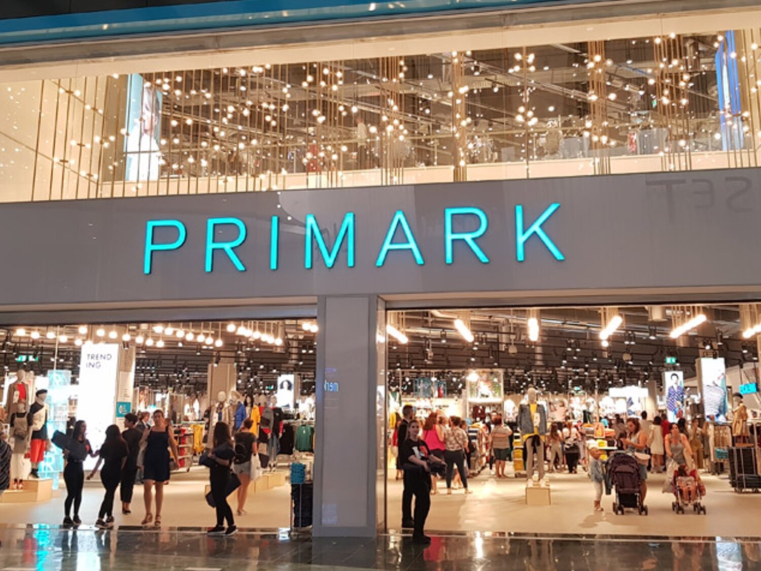 Sin experiencia y contrato fijo: Primark lanza ofertas de empleo en fin de semana por toda España