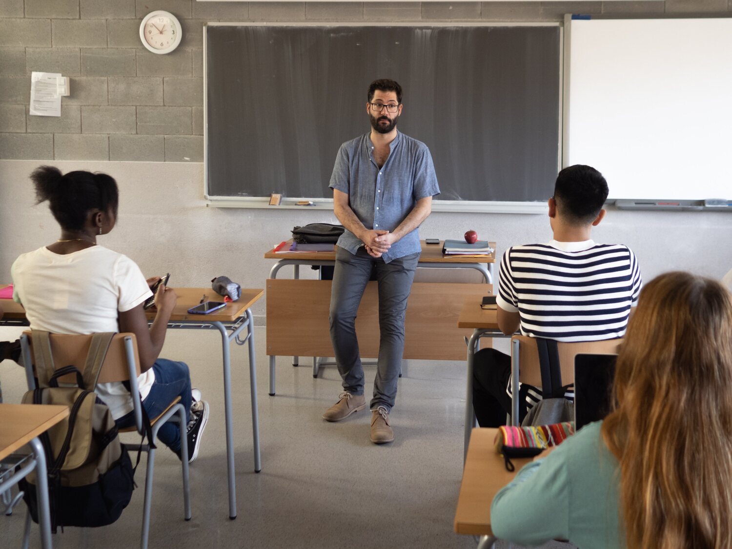 Un profesor se pronuncia sobre si expulsaría a un alumno de clase y su discurso da ejemplo