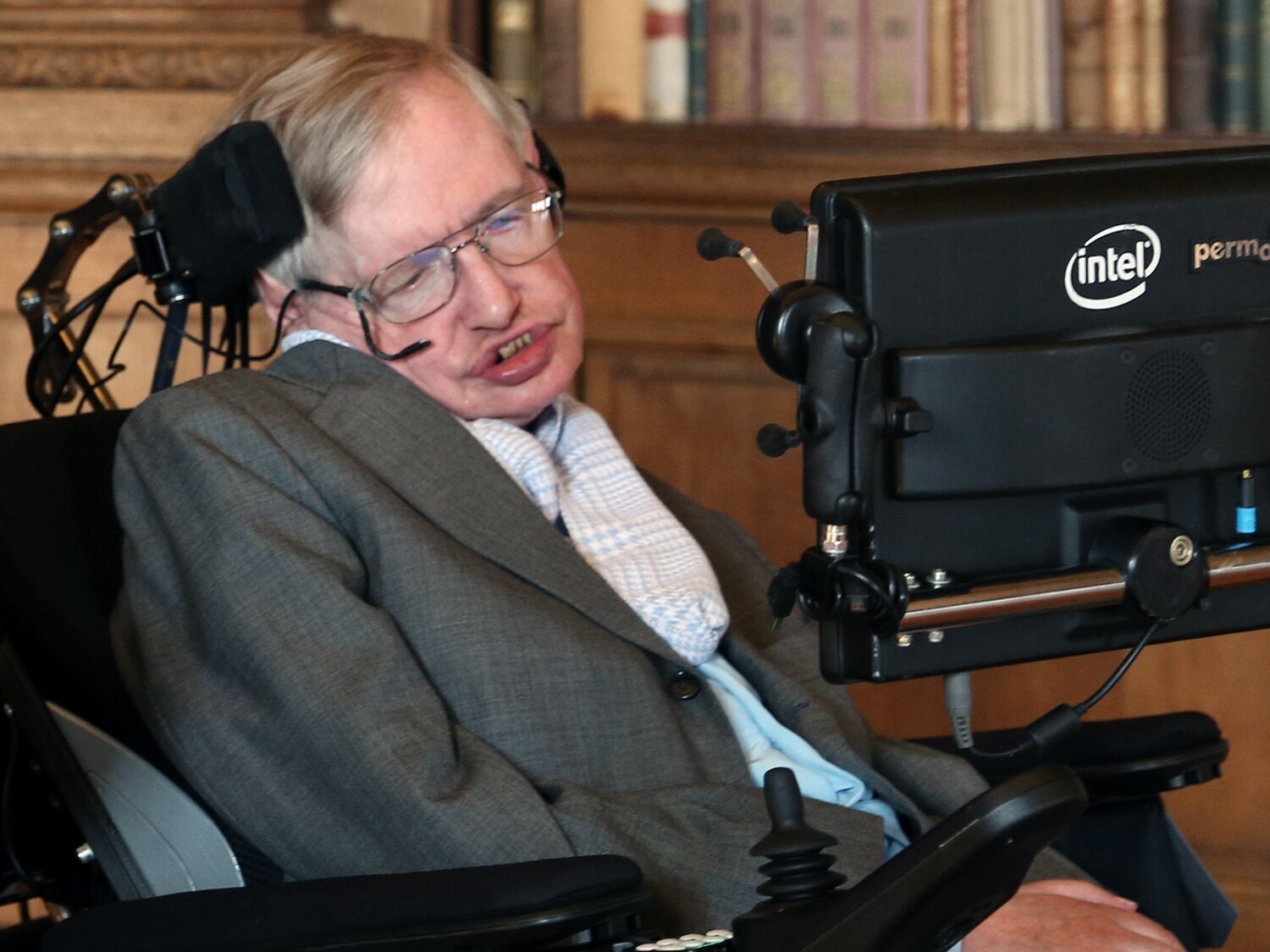 La advertencia de Stephen Hawking sobre la IA: "Puede ser el fin de la raza humana"