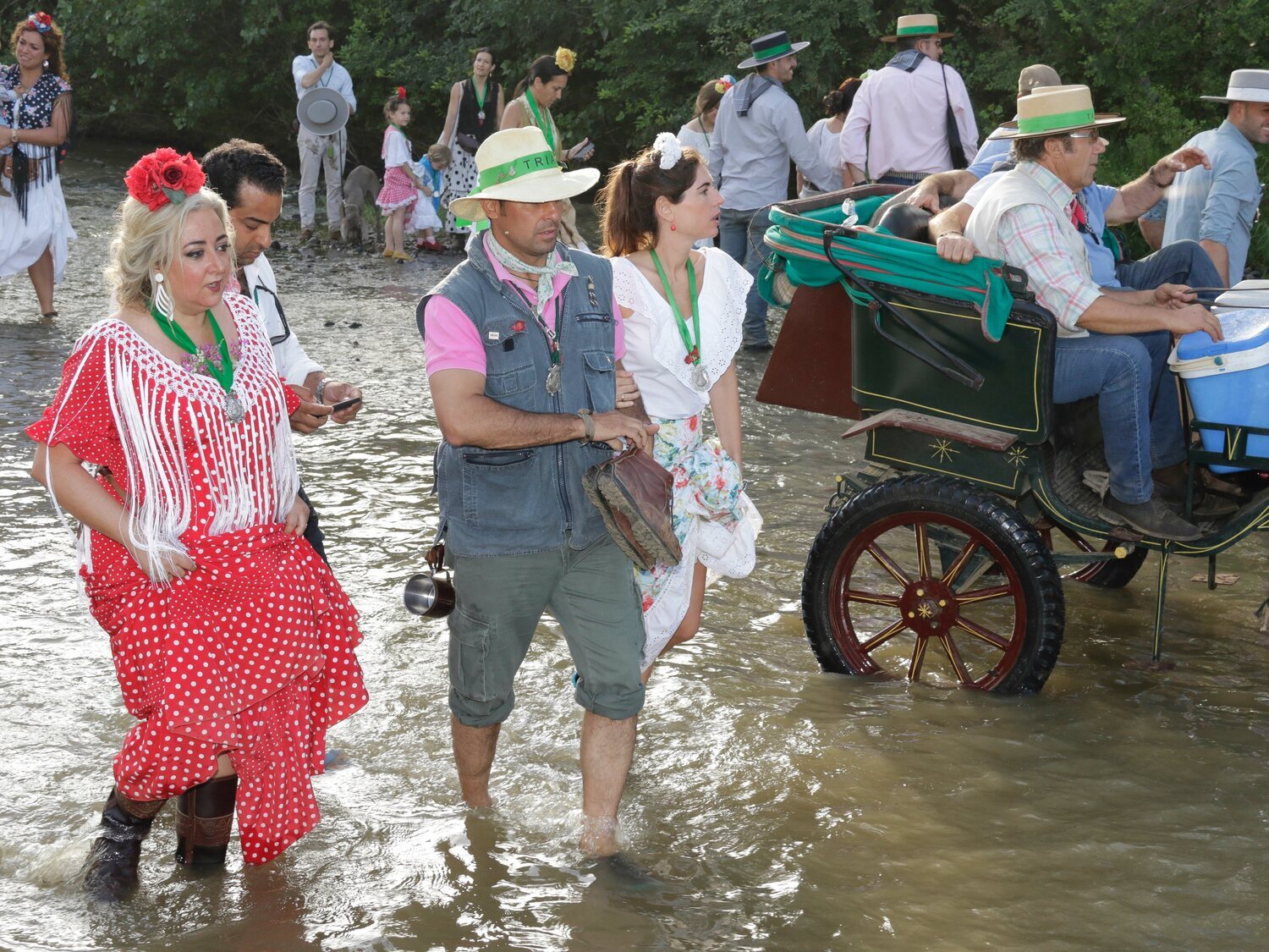 La Junta de Andalucía pide al Gobierno llenar el río que cruzan los rocieros en plena polémica por la crisis en Doñana