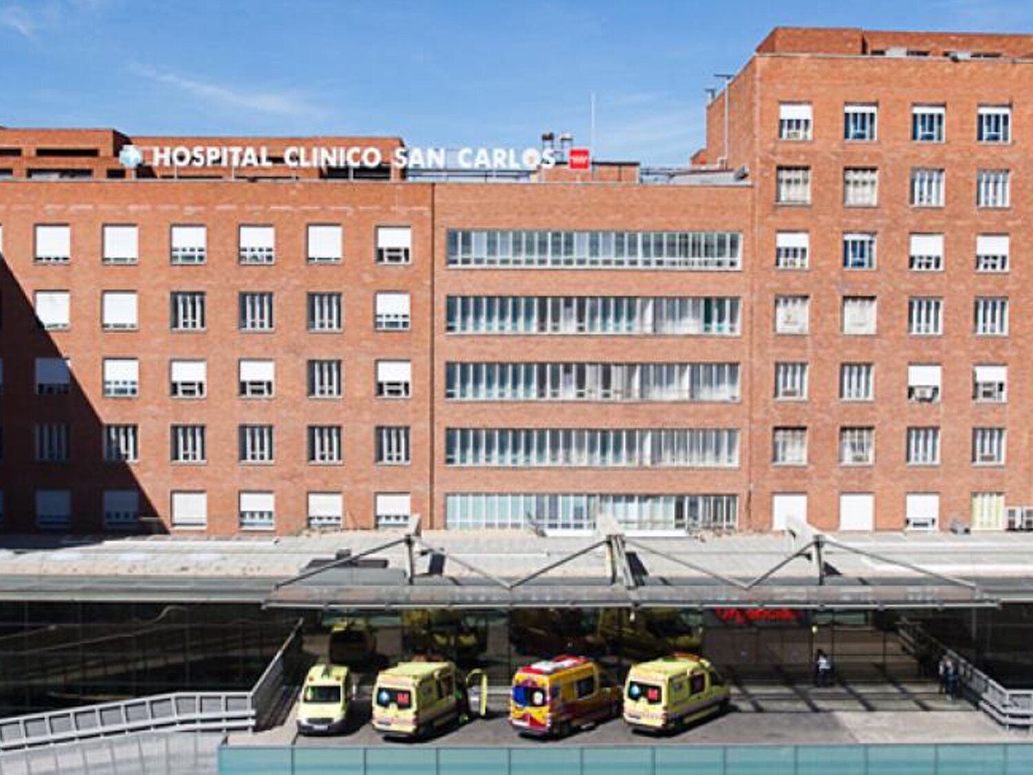 Un muerto y 24 heridos en un incendio en el Hospital Clínico San Carlos de Madrid