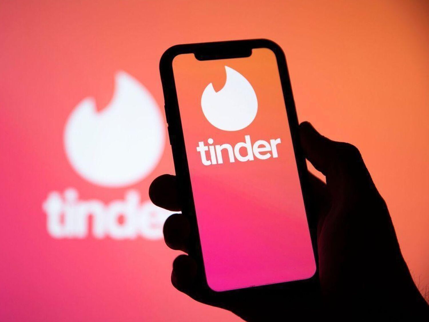 Tinder prohíbe enlaces a OnlyFans, Instagram y otras apps