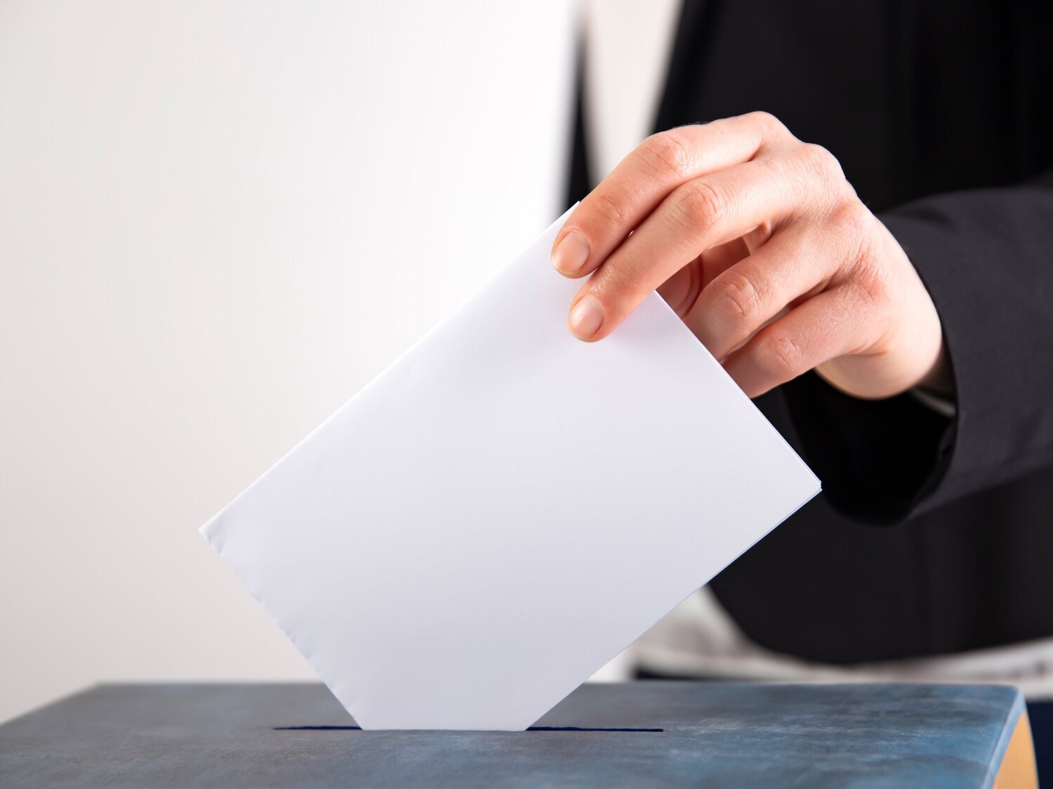 ¿Qué ocurre con el voto por correo en Melilla? Claves del escándalo de fraude que planea sobre las elecciones