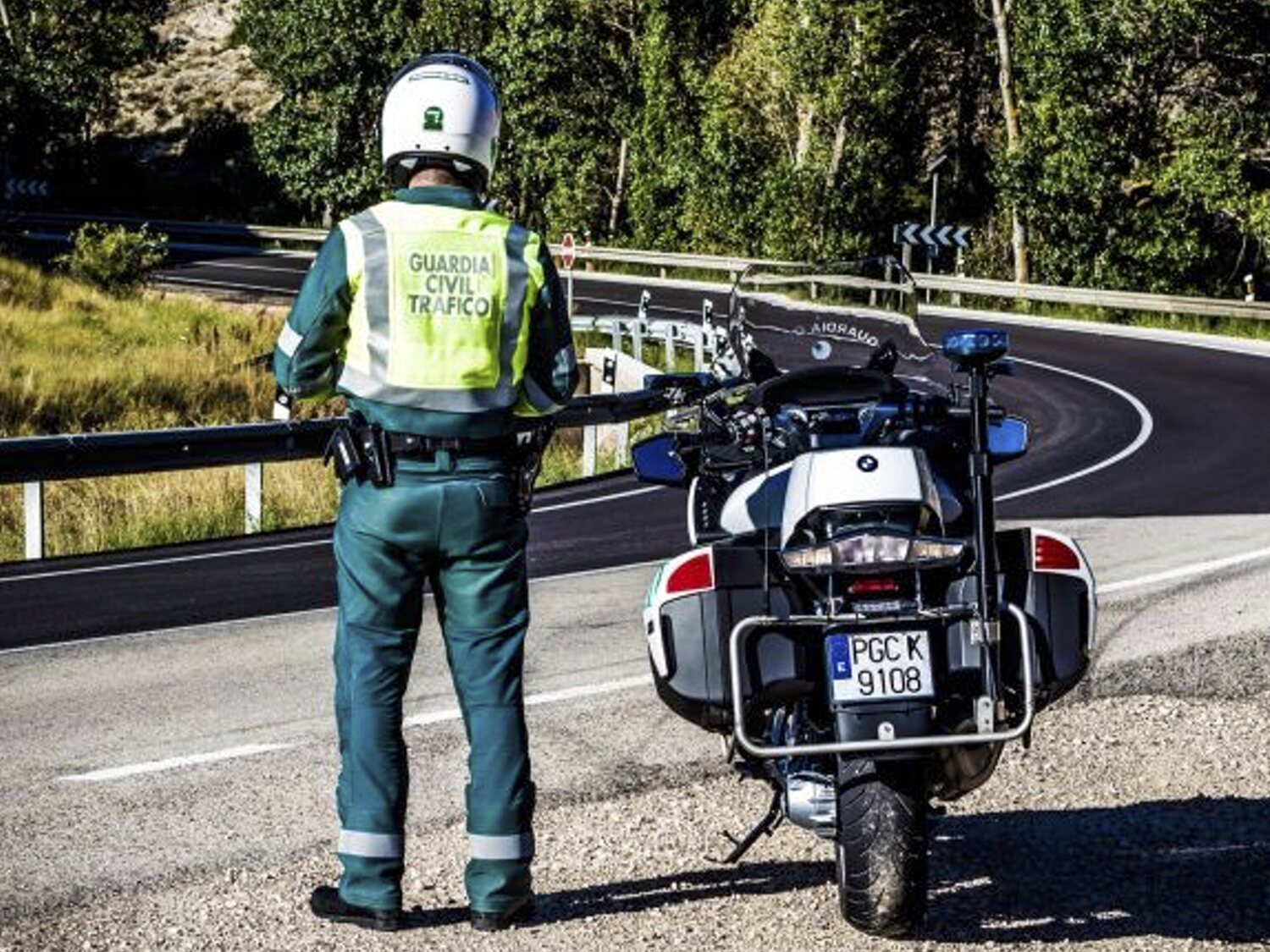 La DGT avisa: impone multas de 500 euros y tres puntos del carné si sigues llevando esto en el coche