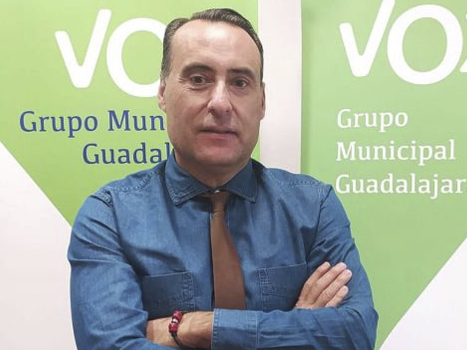 El portavoz de VOX en Guadalajara, ideólogo del veto parental, deja el partido, acusa a Abascal de ser un "dictador" y ficha por Olona