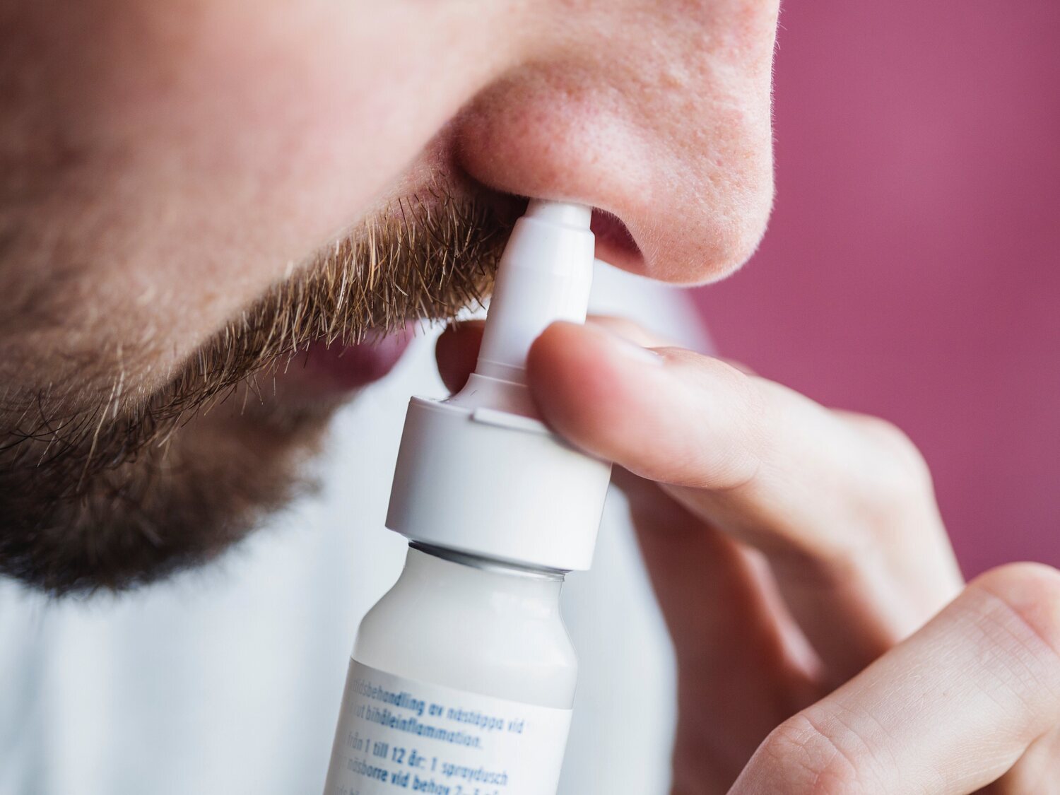 El medicamento contra la tos, congestión y alergias que provoca adicción: por qué debes restringir su uso