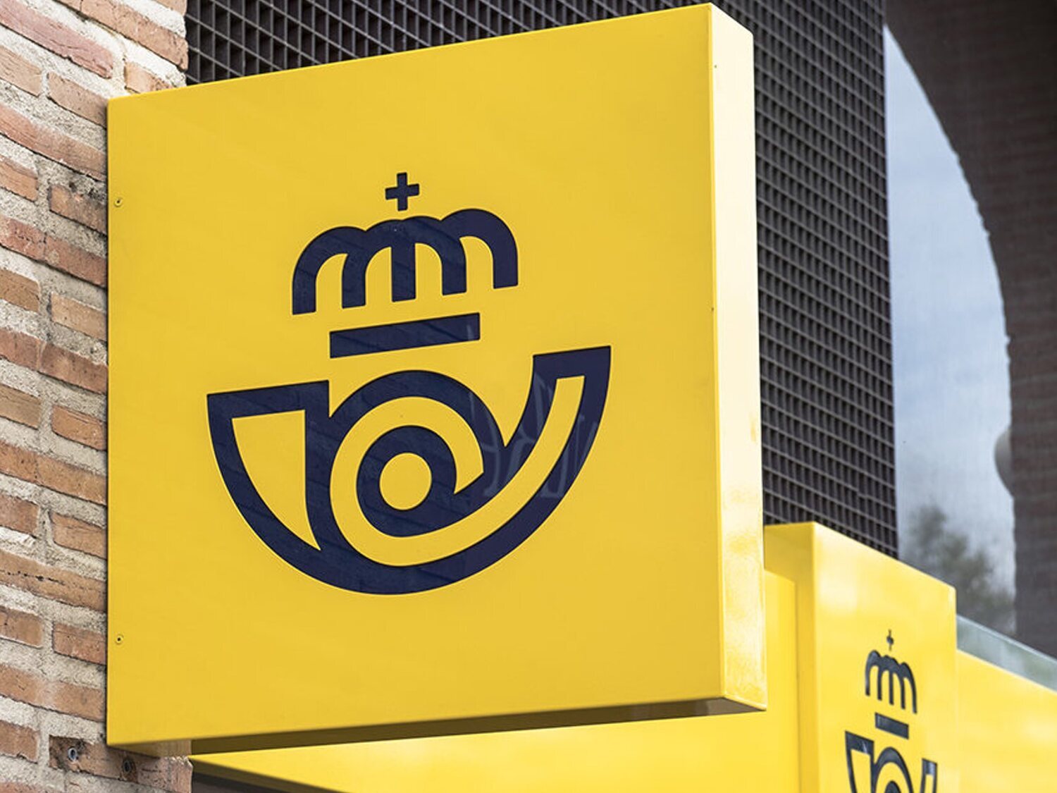 Correos anuncia una contratación masiva de personal ante las elecciones del 23J