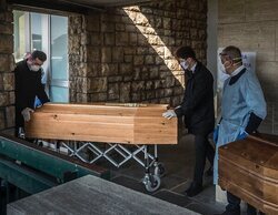 Madrid, única comunidad en la que murieron más ancianos por Covid en residencias que en hospitales