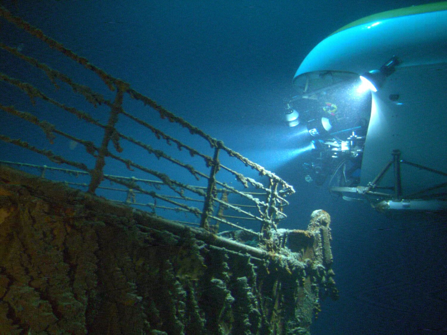 Desaparece un submarino con turistas que visitaban los restos del Titanic