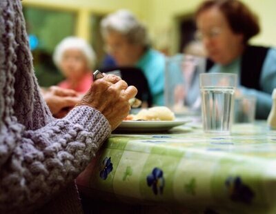 Sancionada una residencia de Madrid por servir a sus mayores comida caducada hace un años