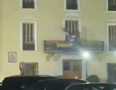 Arrancan las banderas LGTBI para colgar la franquista en pleno Orgullo en Albaida (Valencia)