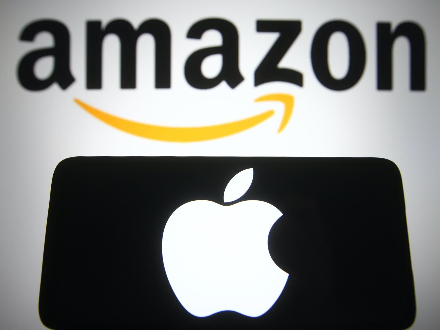 Multa a Apple y Amazon de 194 millones por restringir la competencia en España
