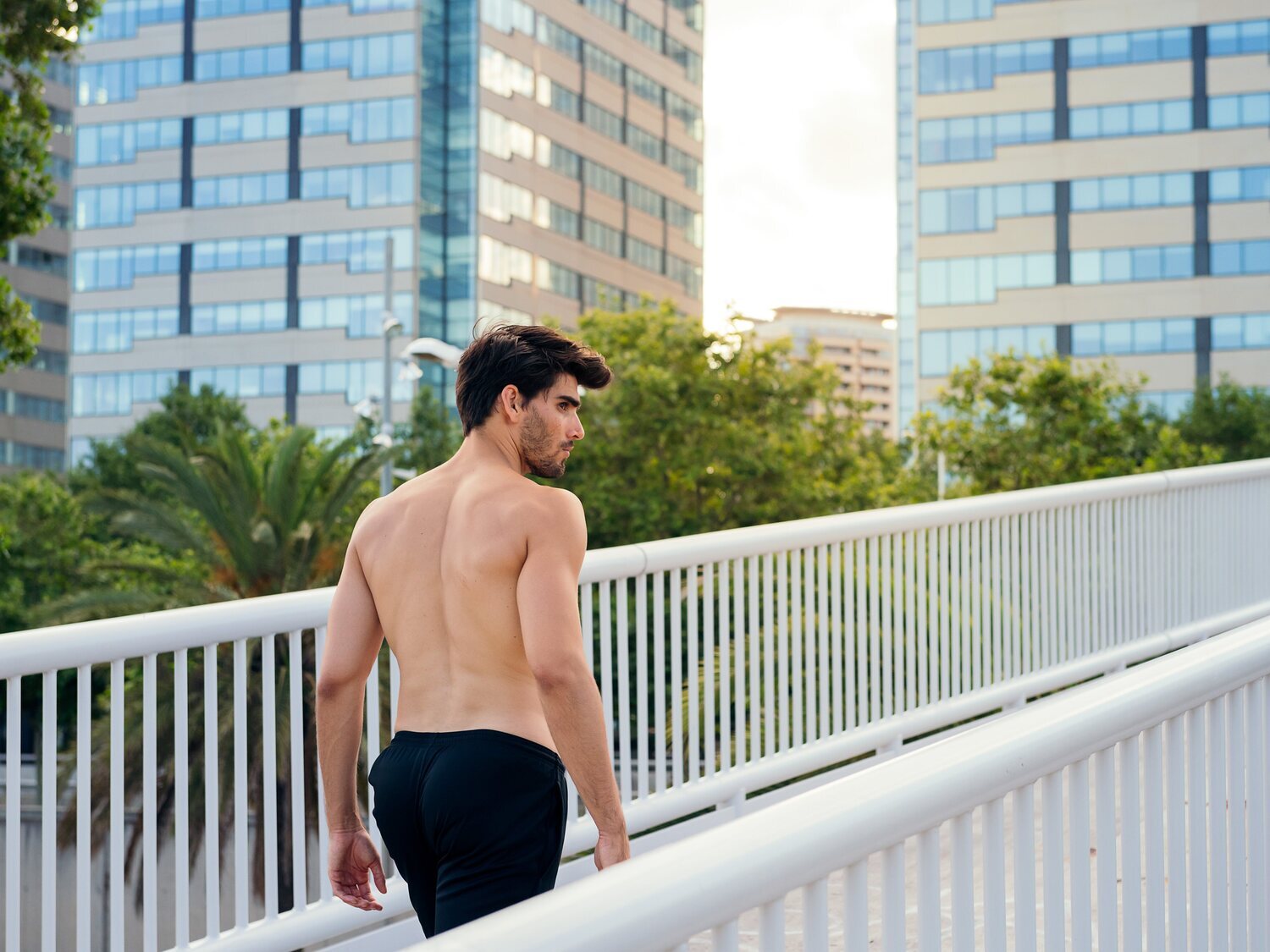 Ir sin camiseta por la calle: ¿Puede ser motivo de multa?