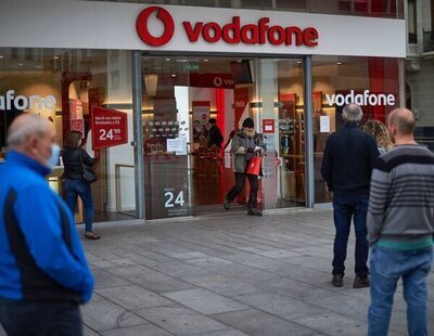 Vodafone cierra el 15% de sus tiendas en España para recortar en gastos