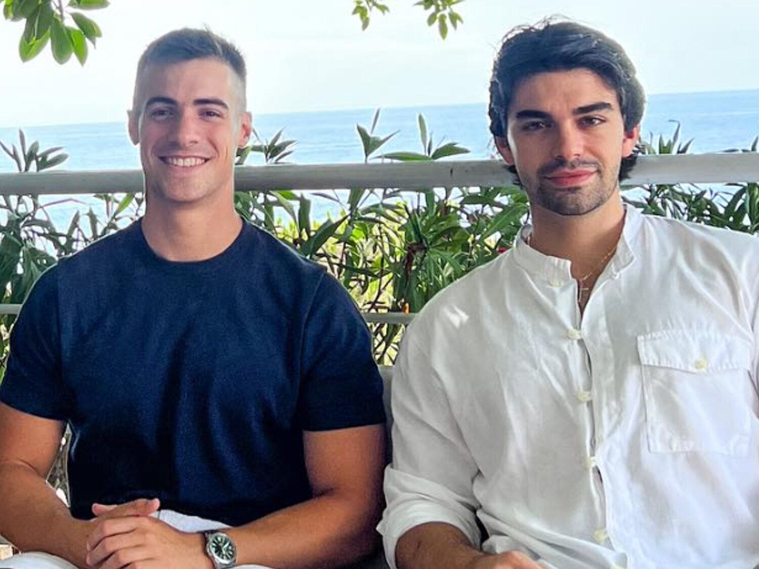Influencers neoliberales hablan sobre las personas sin recursos e incendian las redes: "Cómo vives de ayudas, qué cojones"