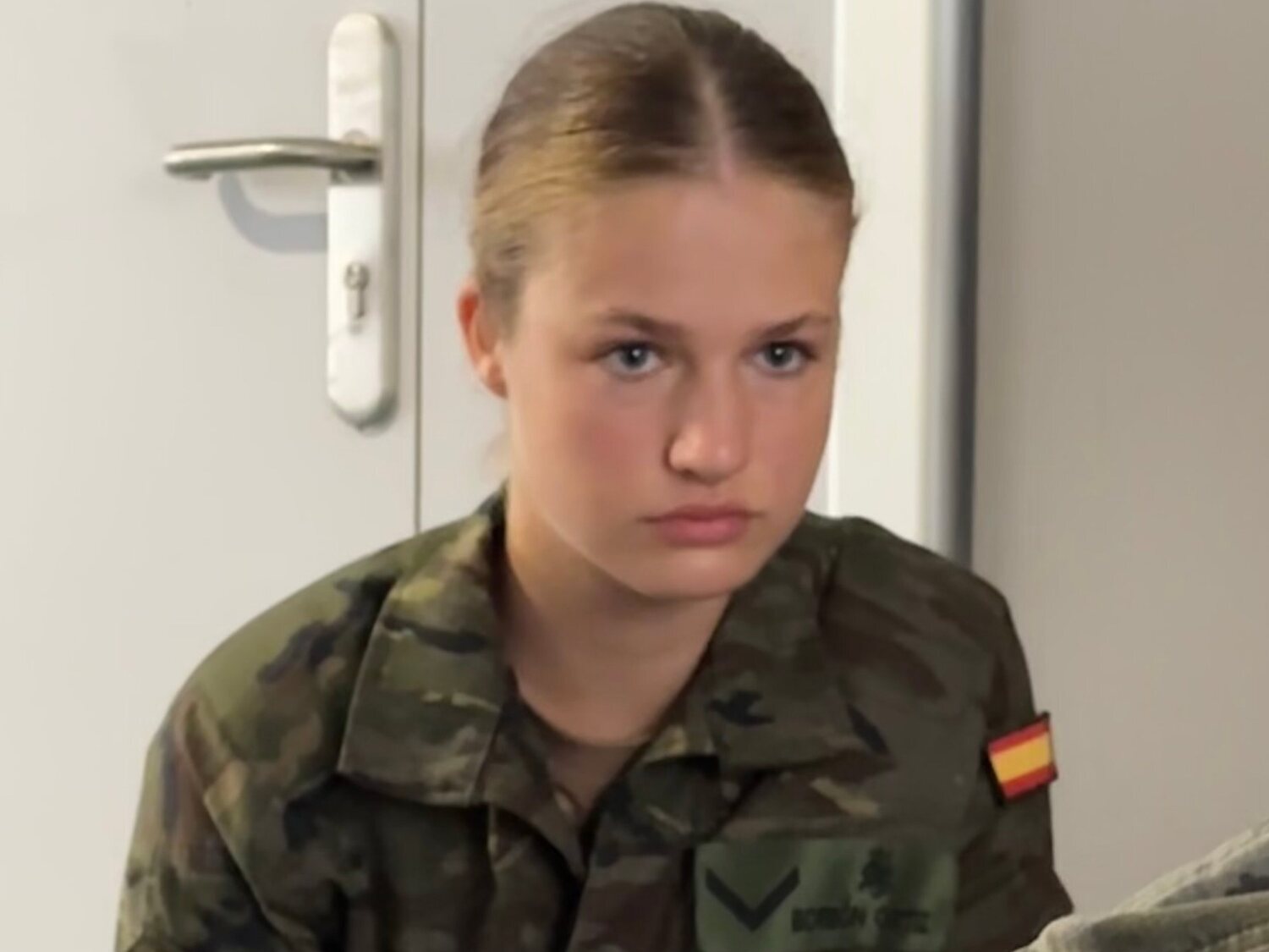 La princesa Leonor ya empuña un fusil en sus primeras maniobras militares