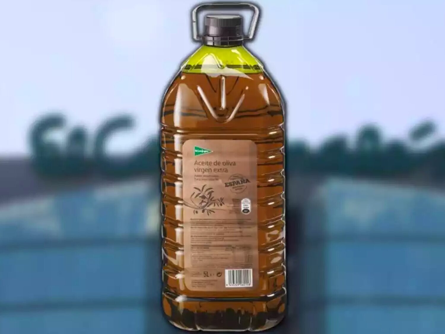 Facua denuncia que El Corte Inglés vende la garrafa de aceite de oliva 14 euros más caro en España que en Portugal