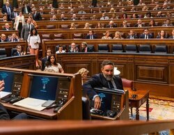 VOX abandona el Congreso en la primera intervención en lengua cooficial y deja los pinganillos en el escaño de Sánchez