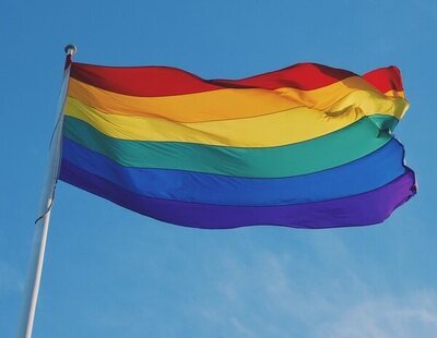 Abogados Cristianos, condenada a pagar costas por intentar censurar la exhibición de una bandera LGTBI