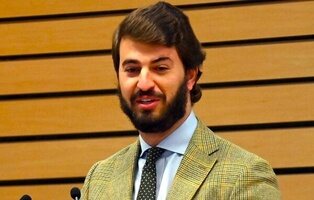 Gallardo (VOX) critica las ayudas sociales: su controvertida gestión en personal